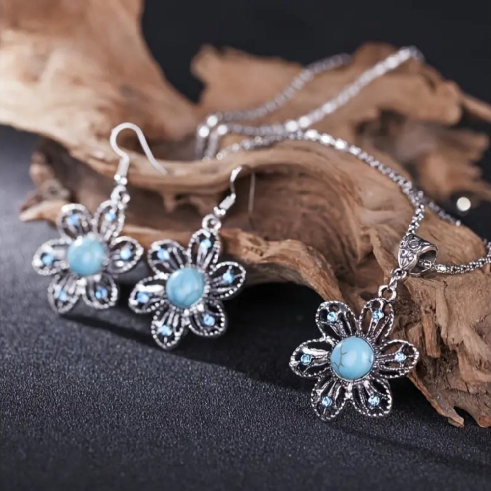 Vintage style Turquoise Women's Necklace and Earrings